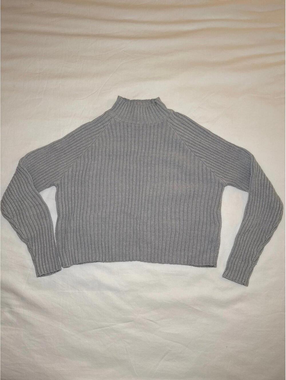 Forever 21 Mock Neck Gray Sweater Small